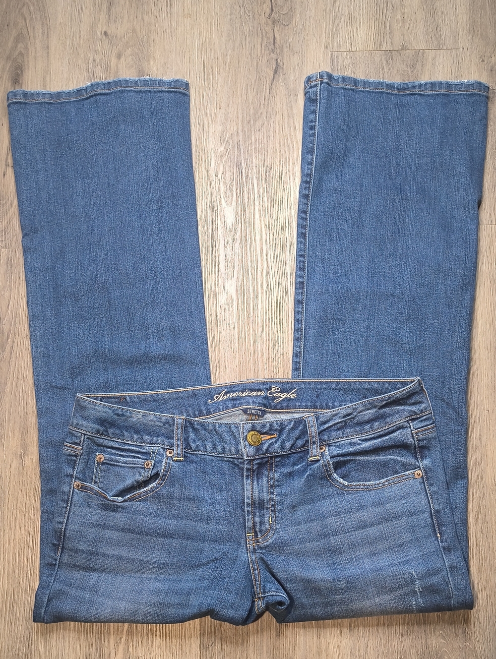 Boyfriend w/31.5" Inseam Low Rise American Eagle Size 12 Jeans